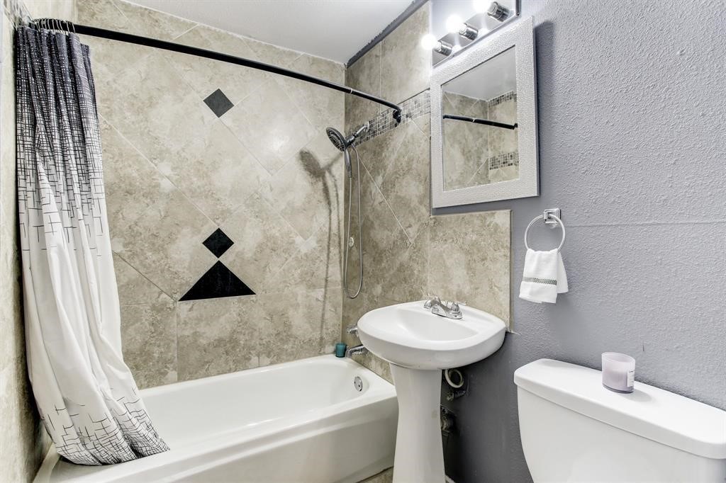 9005 Cheer Street Houston, TX 77063 - Photo 8 of 12