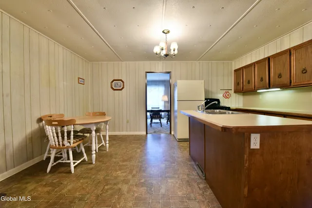 $249,900 | 807 Fon Clair Street, Johnstown, NY 12095