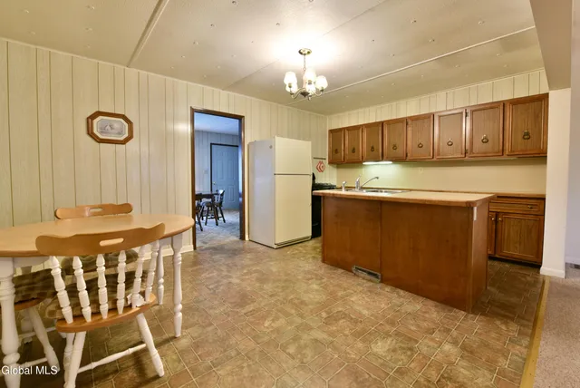 $249,900 | 807 Fon Clair Street, Johnstown, NY 12095