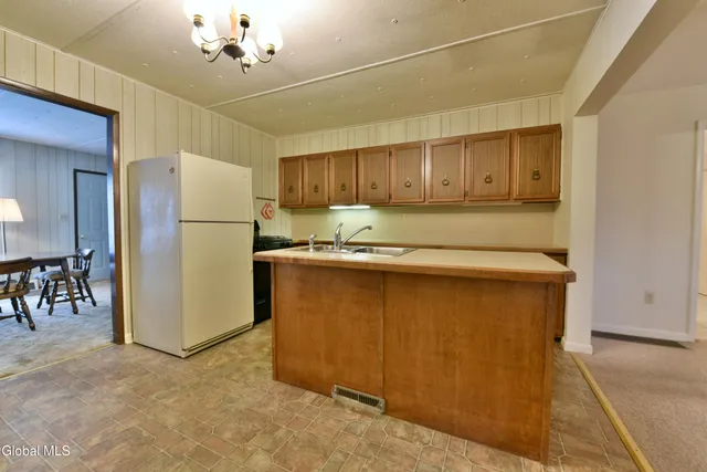 $249,900 | 807 Fon Clair Street, Johnstown, NY 12095