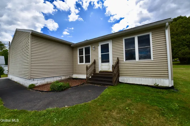 $249,900 | 807 Fon Clair Street, Johnstown, NY 12095