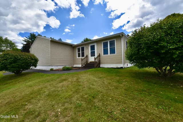 $249,900 | 807 Fon Clair Street, Johnstown, NY 12095