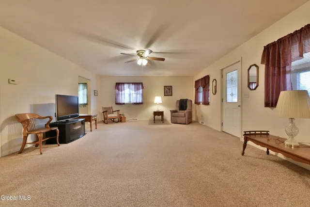 $249,900 | 807 Fon Clair Street, Johnstown, NY 12095