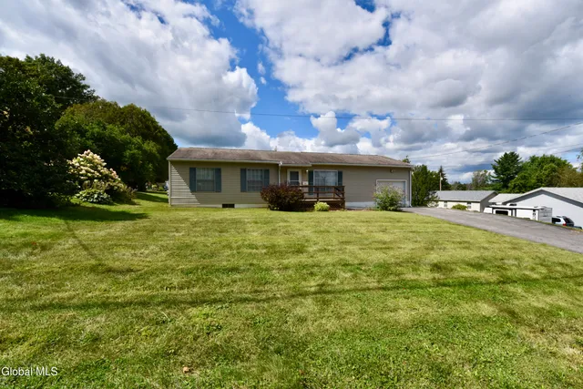 $249,900 | 807 Fon Clair Street, Johnstown, NY 12095