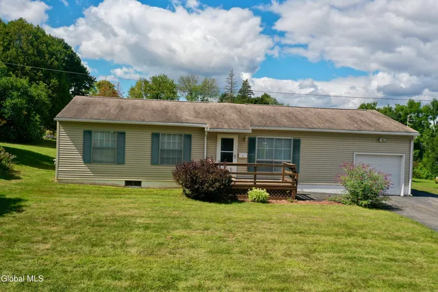 $249,900 | 807 Fon Clair Street, Johnstown, NY 12095