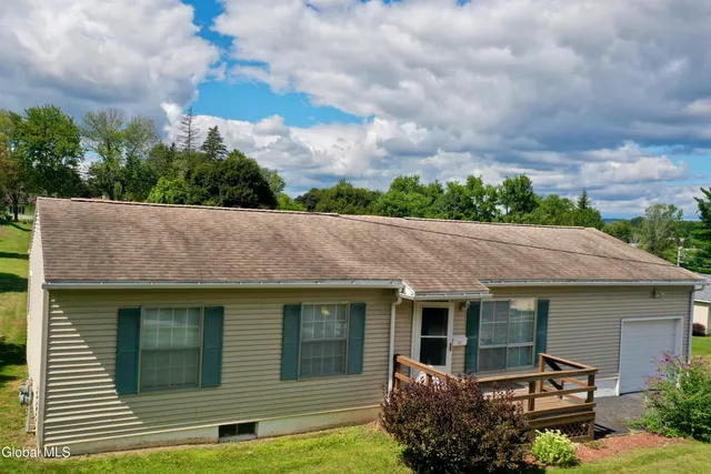 $249,900 | 807 Fon Clair Street, Johnstown, NY 12095