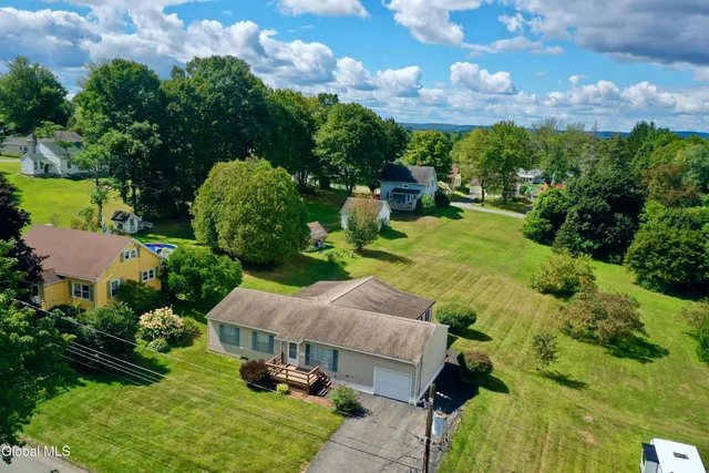 $249,900 | 807 Fon Clair Street, Johnstown, NY 12095