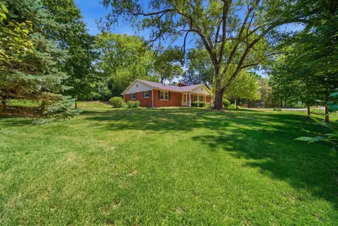 $550,000 | 237 Beachview Lane, North Barrington, IL 60010