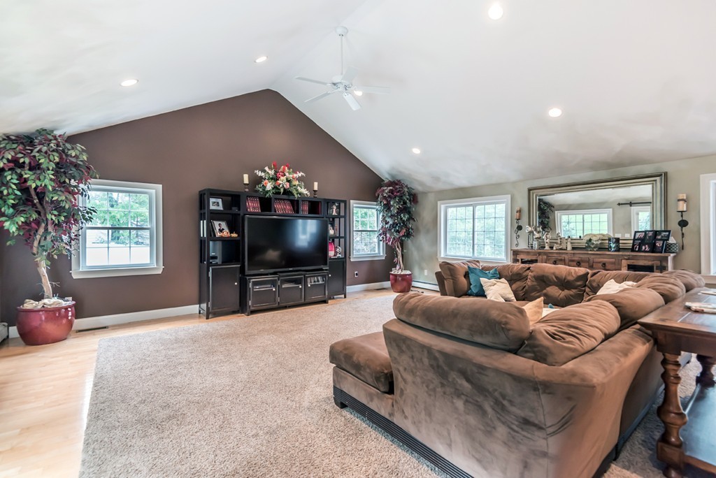 88 Hillside Road North Andover, MA 01845 - Photo 10 of 29 Gallery Image 10