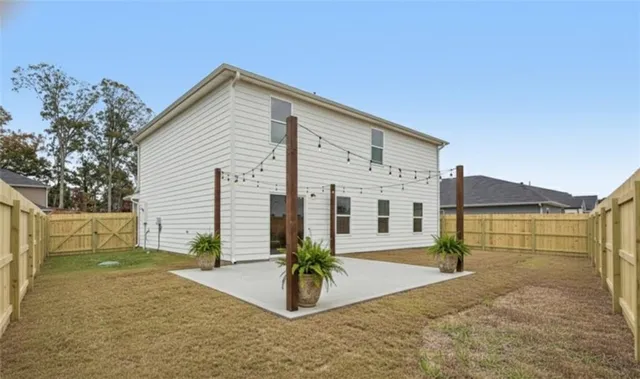 a view of a house with a backyard