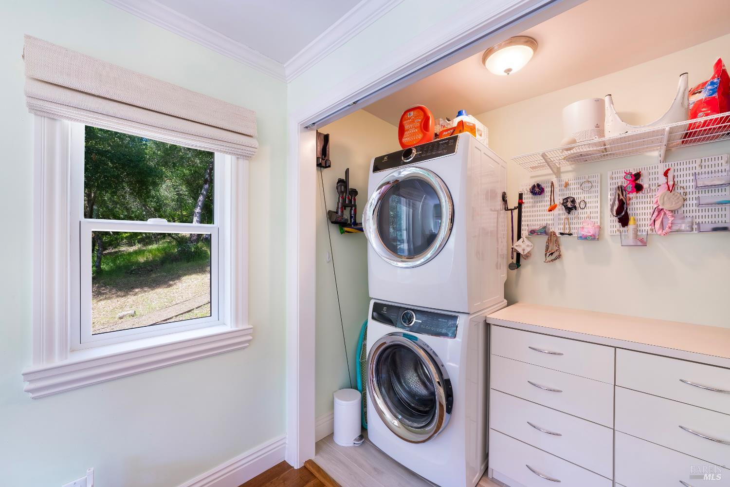 5270 Dry Creek Road Napa, CA 94558 - Photo 21 of 56 a utility room with sink dryer and washer