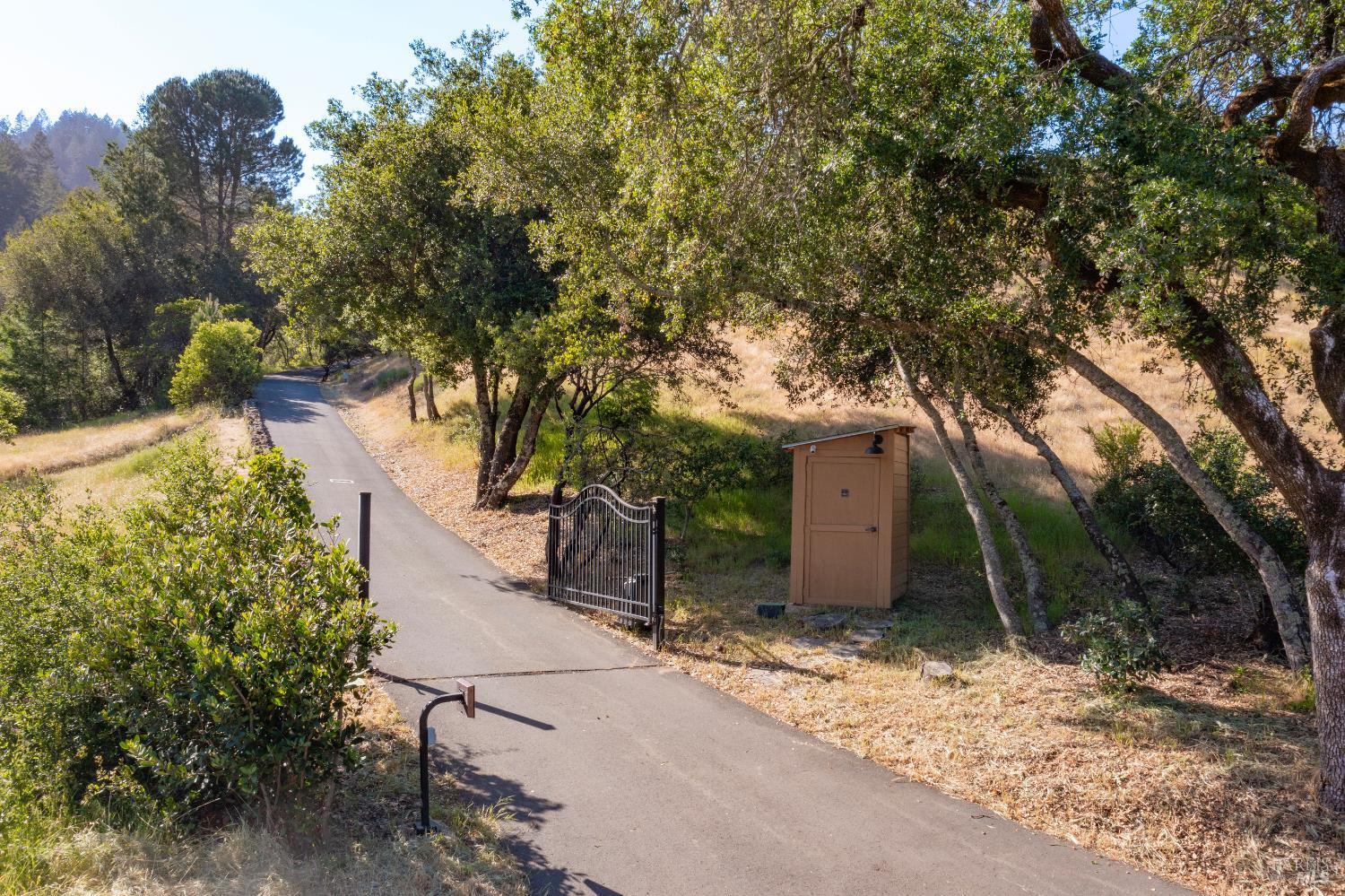 5270 Dry Creek Road Napa, CA 94558 - Photo 4 of 56 a backyard of a house with lots of green space