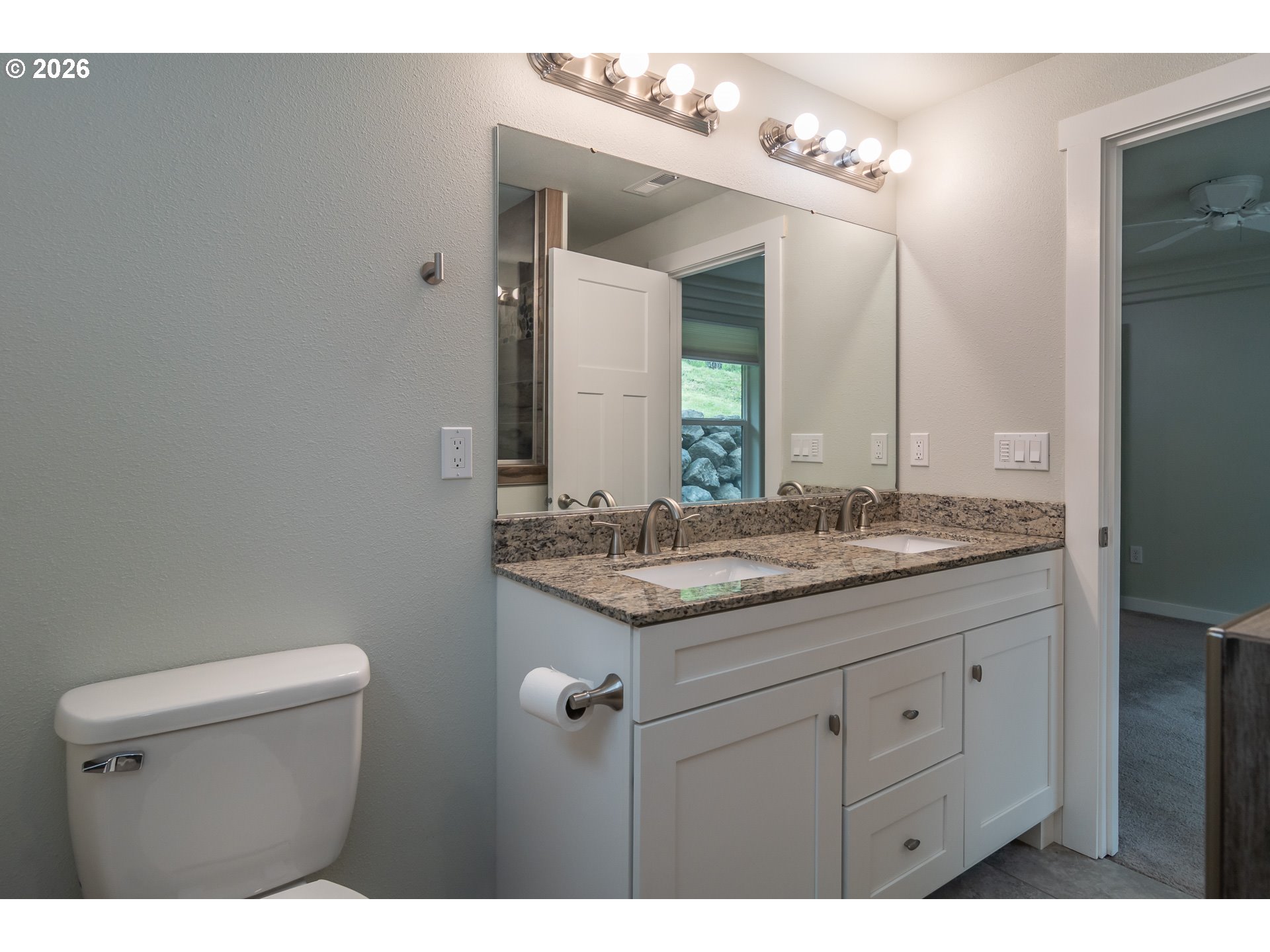 4509 Northeast Ridenour Street Winchester, OR 97495 - Photo 19 of 41