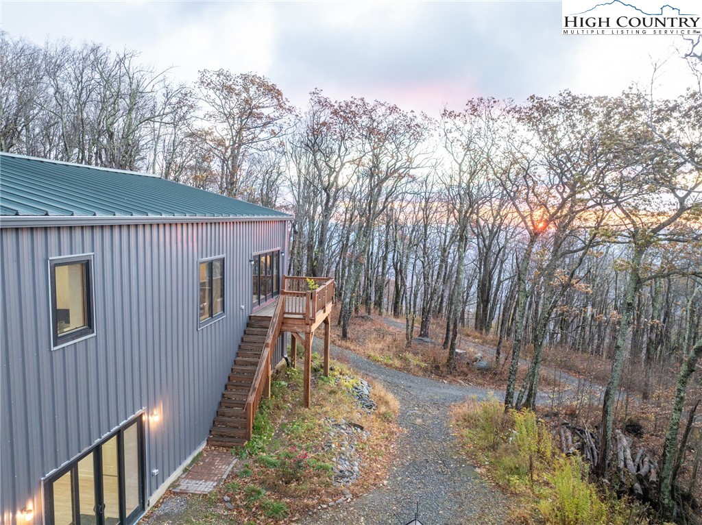 1390 Ransey Woodring Road Todd, NC 28684 - Photo 40 of 48 a backyard of a house with table and chairs