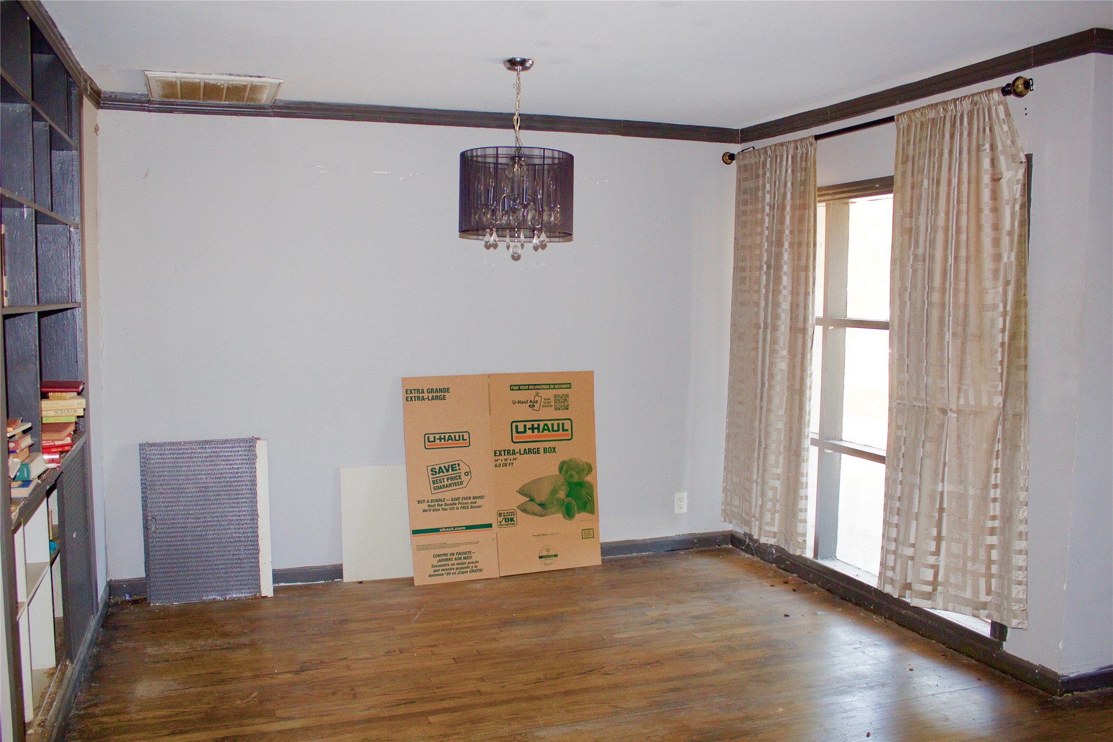 5218 Penfield Lane Houston, TX 77021 - Photo 3 of 11 a view of a room with wooden floor