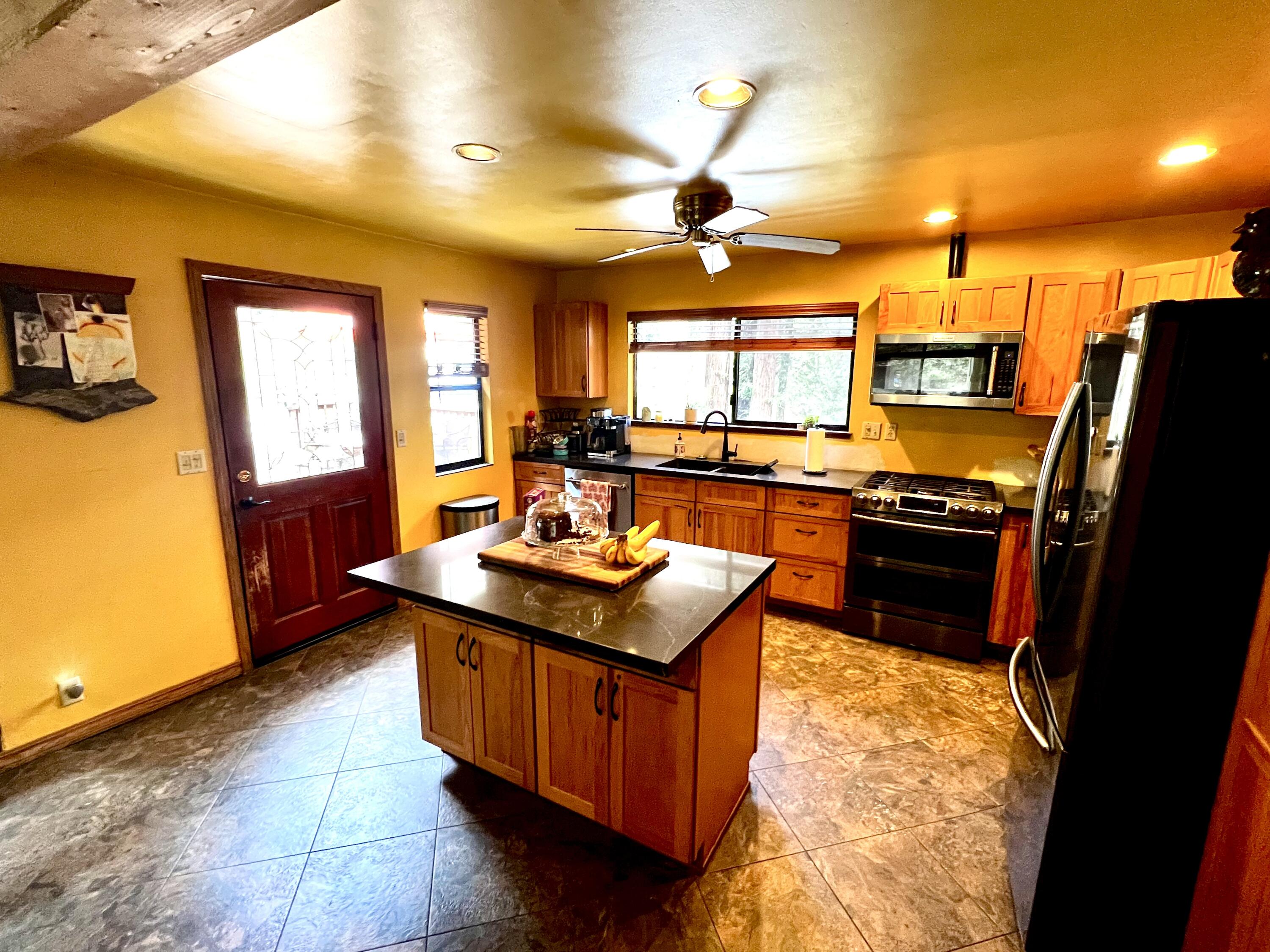 2400 Twin Trees Road Garberville, CA 95542 - Photo 4 of 56