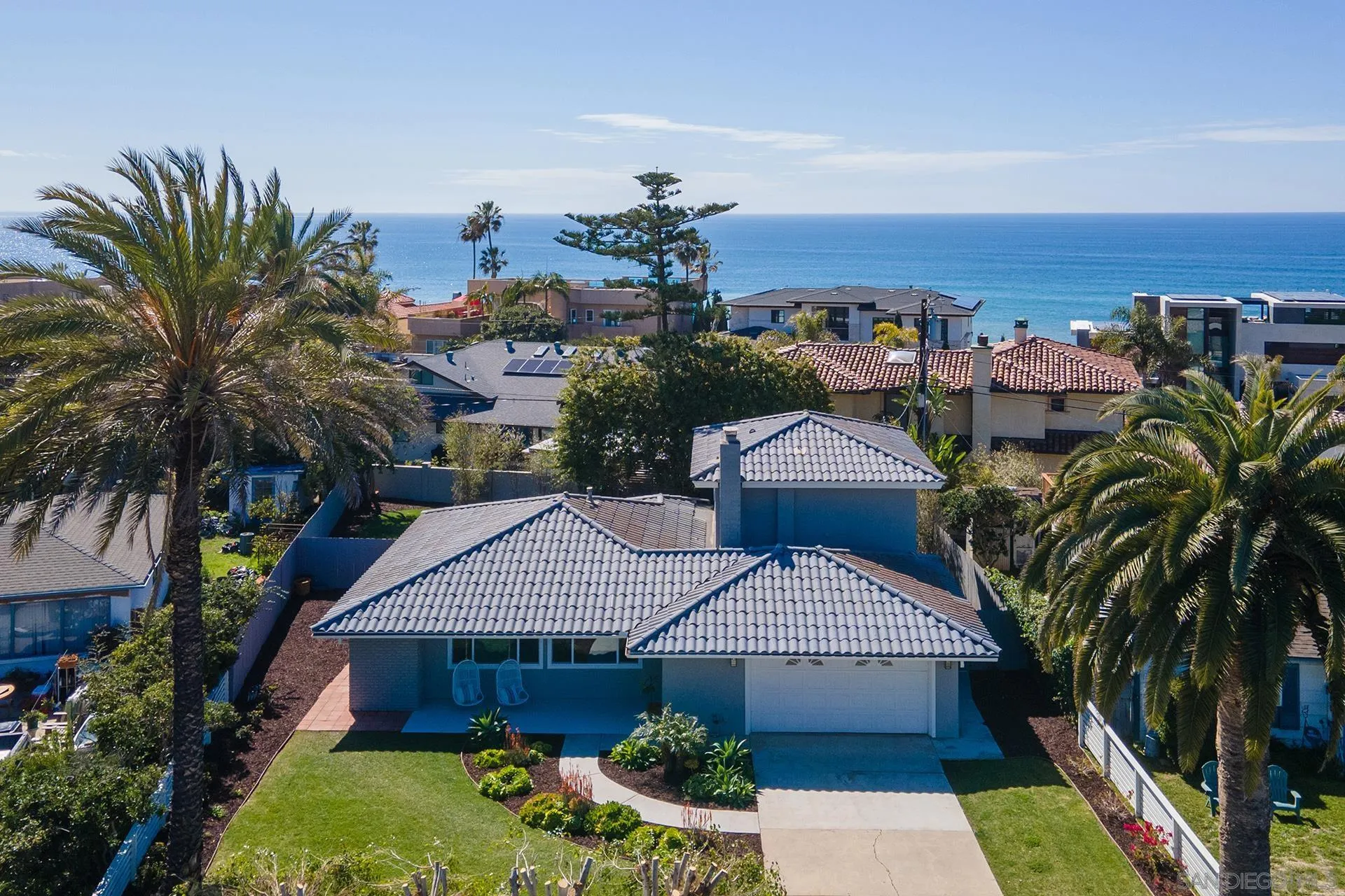 5238 La Jolla Boulevard San Diego, CA 92037 - Photo 3 of 46 a front view of house with yard and car parked