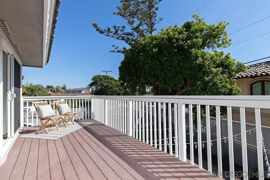 5238 La Jolla Boulevard San Diego, CA 92037 - Photo 34 of 46 a balcony with wooden floor and fence