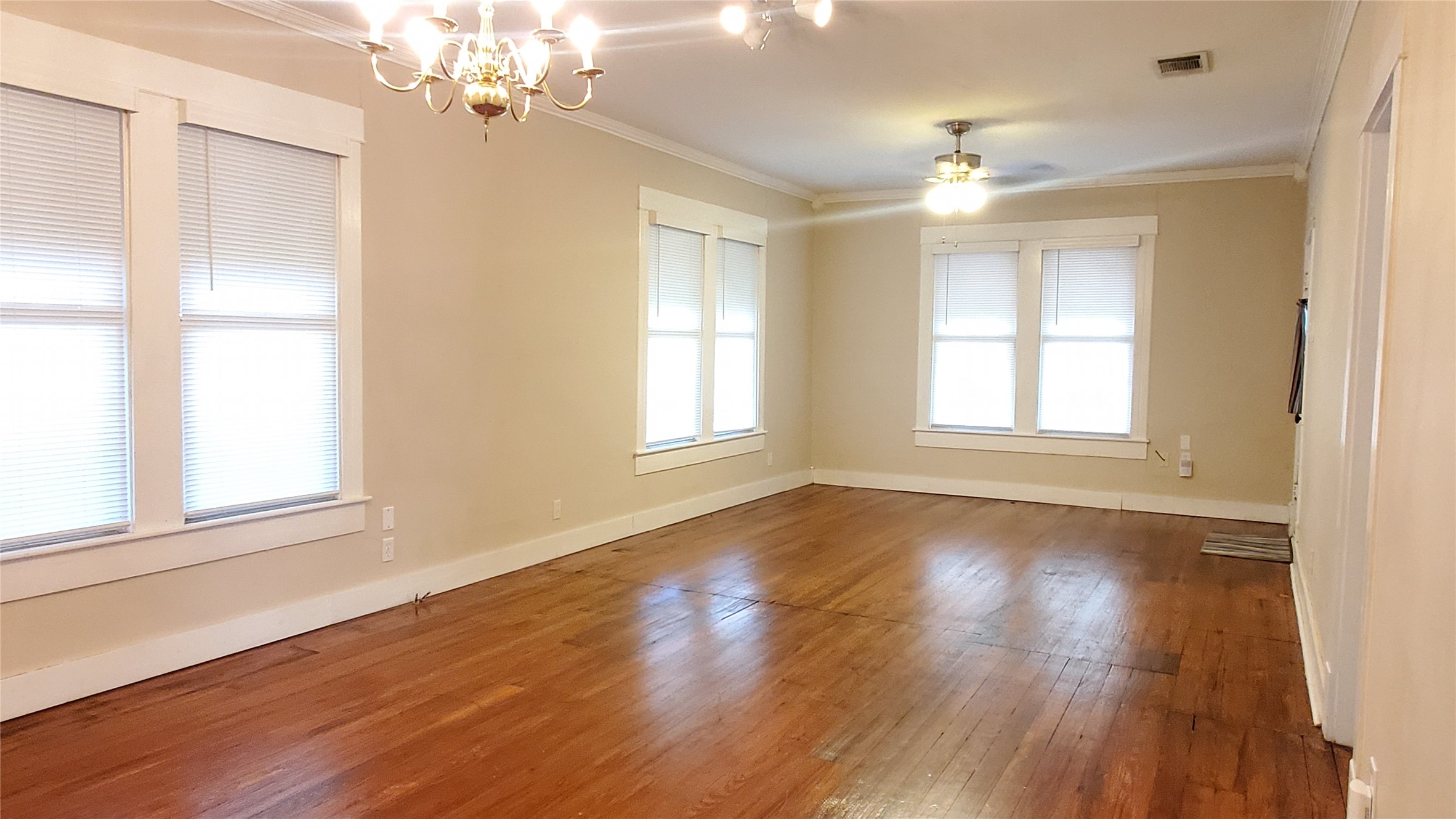 1117 West 4th Street Taylor, TX 76574 - Photo 8 of 22