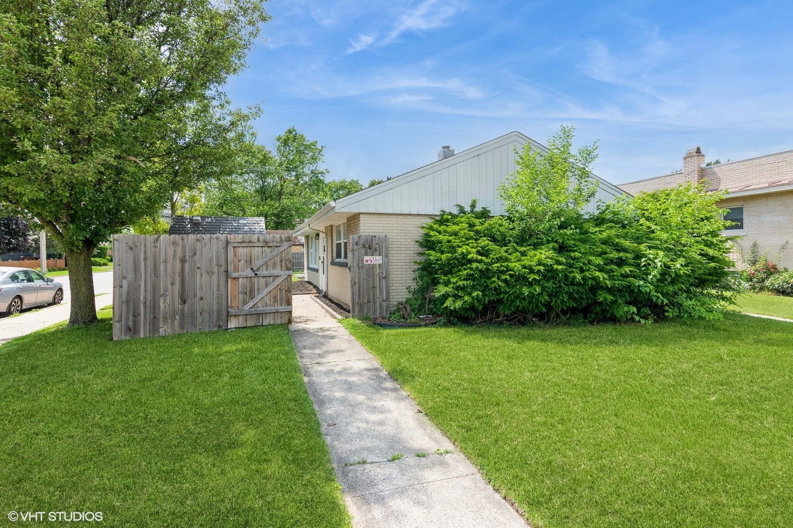 4346 Maple Avenue Brookfield, IL 60513 - Photo 1 of 15 a backyard of a house with lots of green space