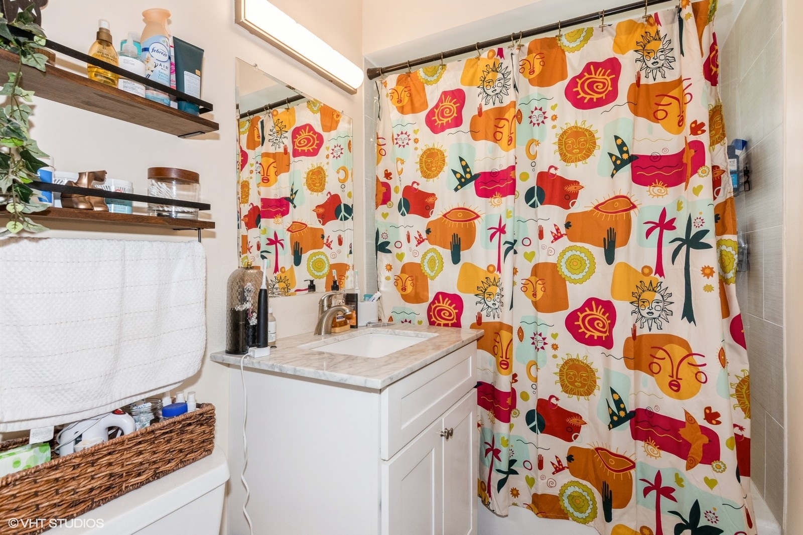 4346 Maple Avenue Brookfield, IL 60513 - Photo 13 of 15 a bathroom with a sink and a mirror