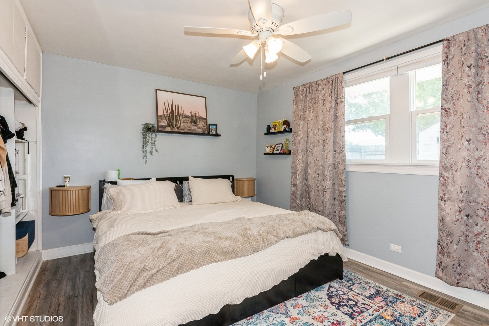 4346 Maple Avenue Brookfield, IL 60513 - Photo 14 of 15 a bedroom with a large bed and a window