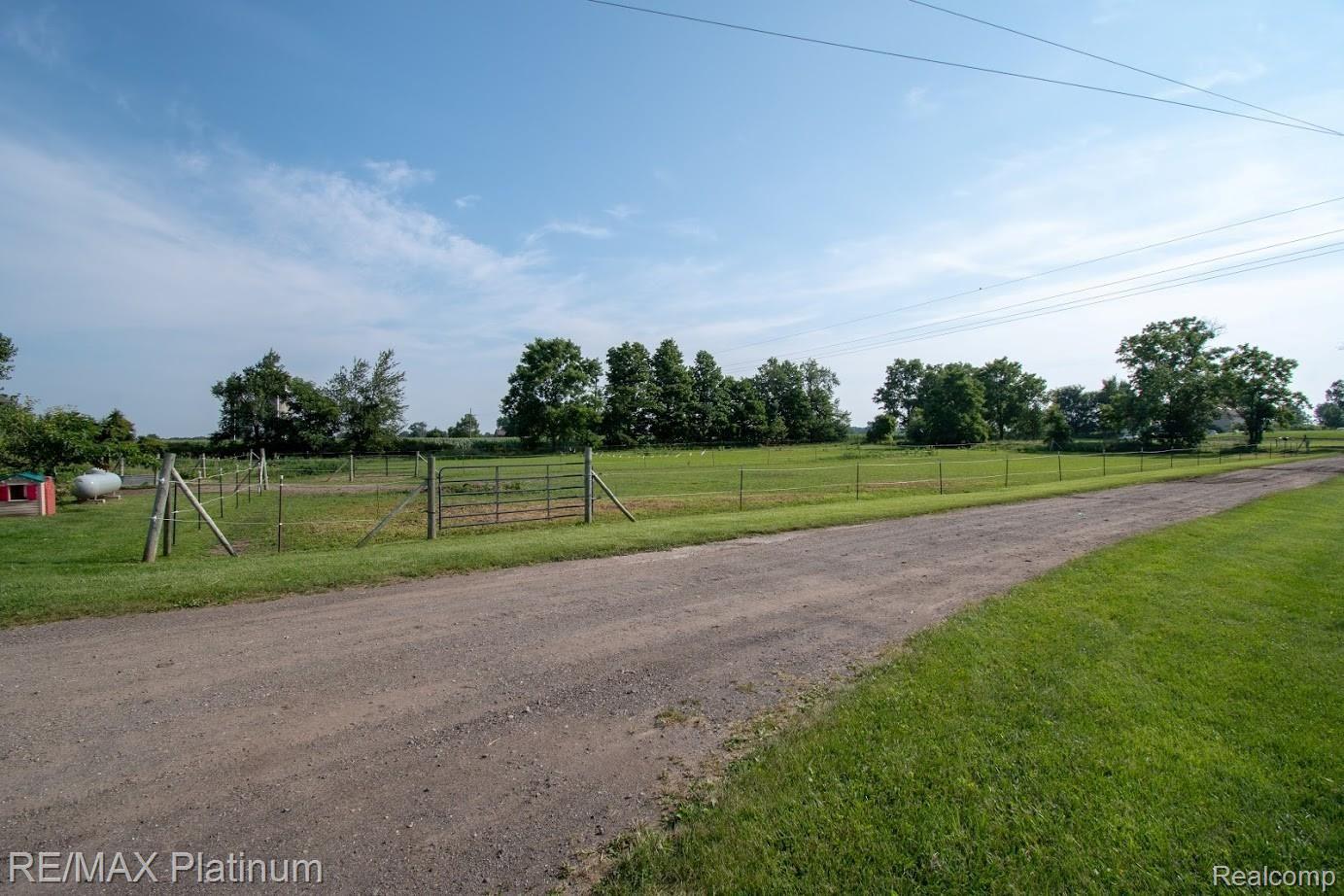 9699 Nicholson Road Fowlerville, MI 48836 - Photo 8 of 25 DSC_8181.jpg