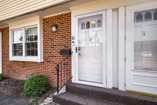 $325,000 | 415 Park Avenue, Unit D, River Forest, IL 60305