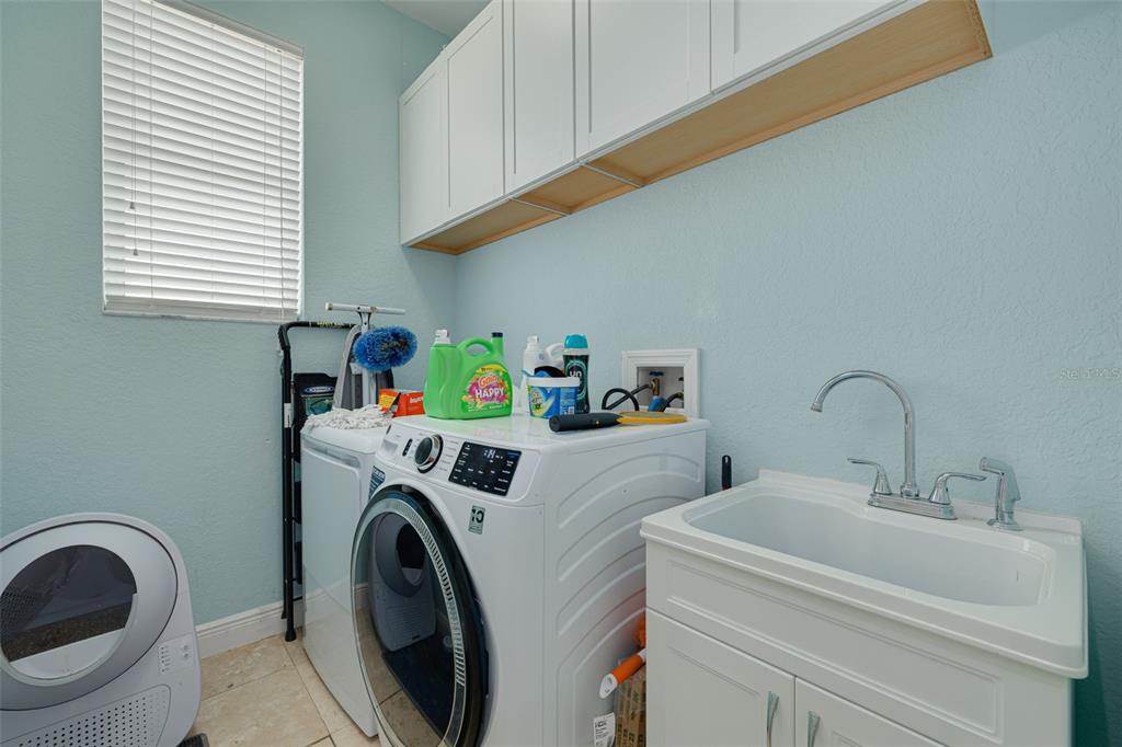 8100 Brighton Drive Port Richey, FL 34668 - Photo 23 of 68 a utility room with dryer and washer