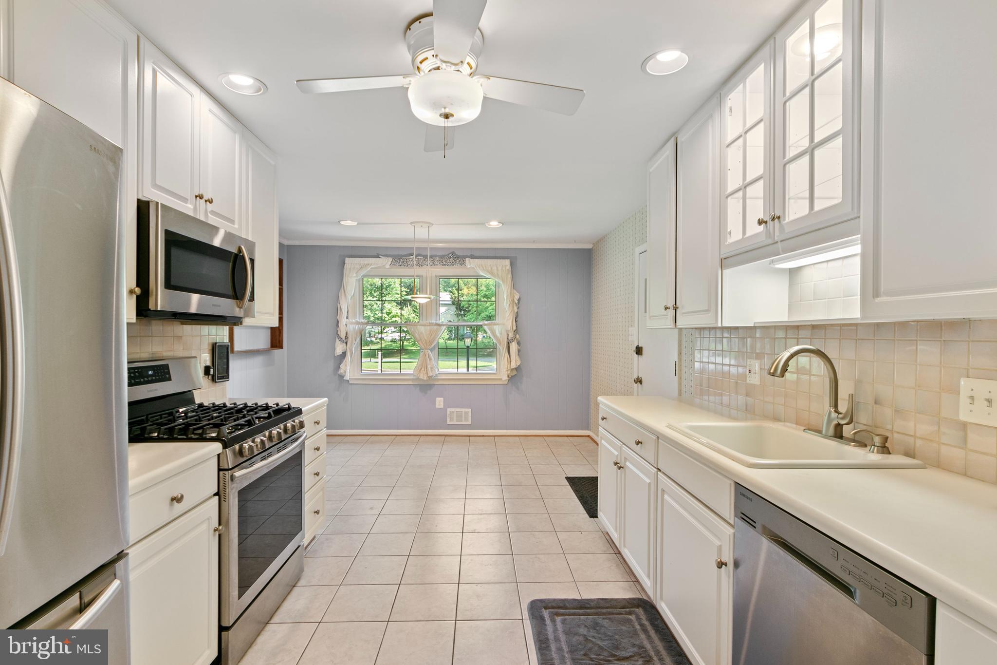 2209 Coffeewood Court Silver Spring, MD 20906 - Photo 7 of 40 Kitchen