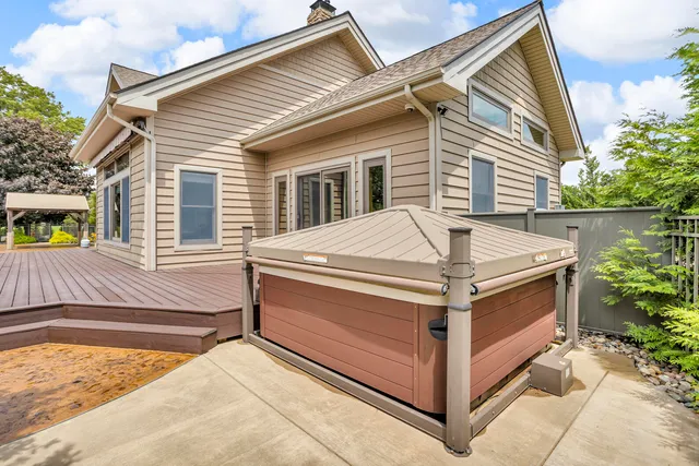 $999,000 | 12500 Round Lake Road, Horton, MI 49246