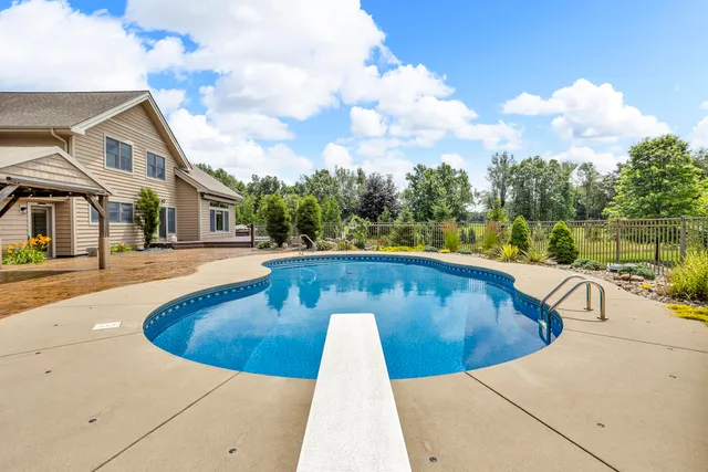 $999,000 | 12500 Round Lake Road, Horton, MI 49246