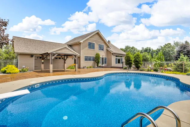 $999,000 | 12500 Round Lake Road, Horton, MI 49246