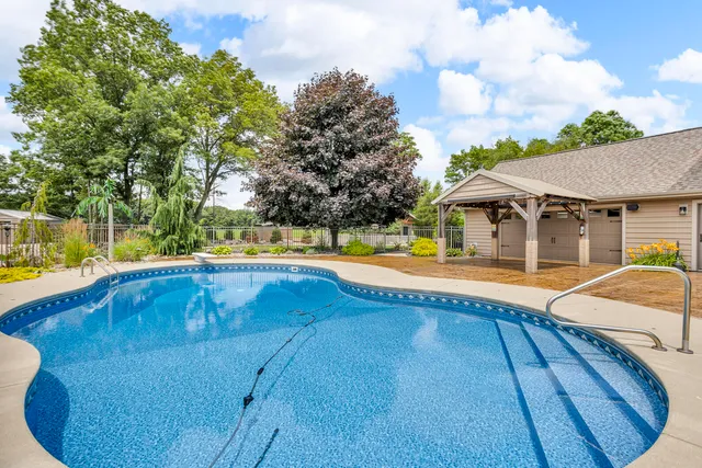 $999,000 | 12500 Round Lake Road, Horton, MI 49246