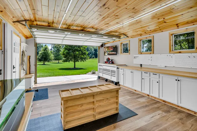 $999,000 | 12500 Round Lake Road, Horton, MI 49246