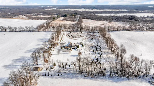 $999,000 | 12500 Round Lake Road, Horton, MI 49246