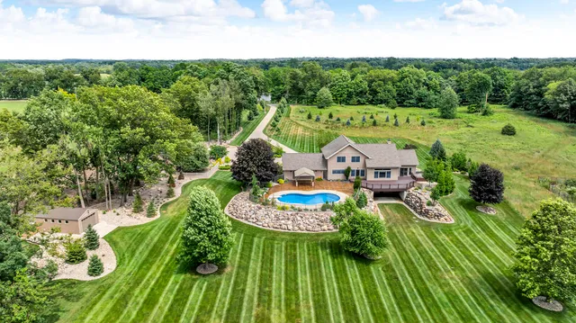 $999,000 | 12500 Round Lake Road, Horton, MI 49246
