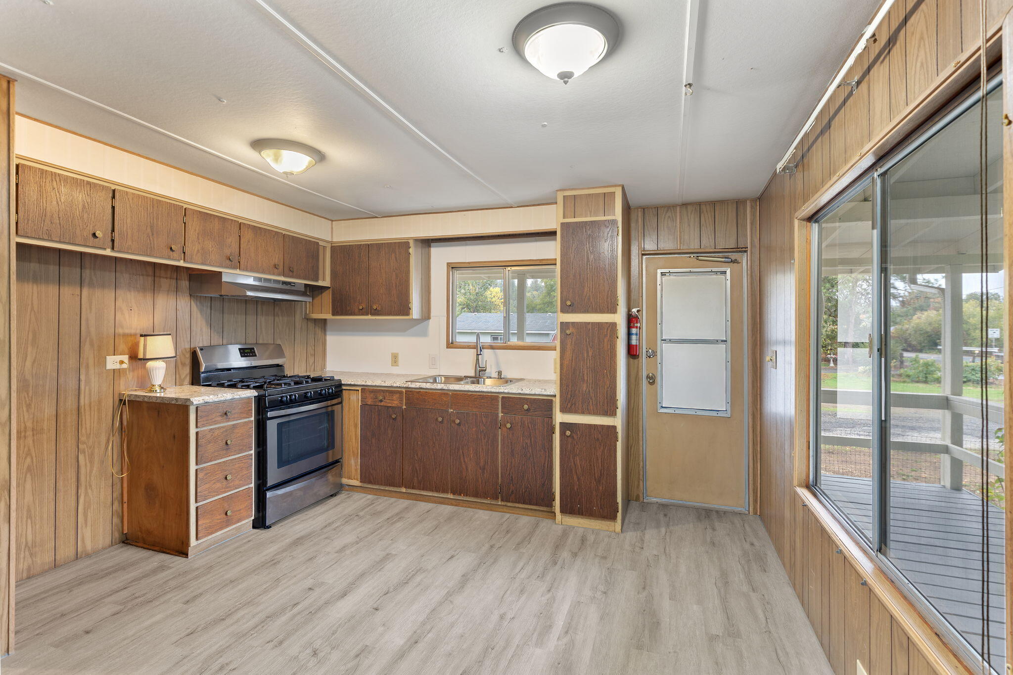 335 Tavis Drive Merlin, OR 97532 - Photo 7 of 25