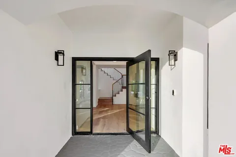 $3,490,000 | 4050 Clarinda Drive, Tarzana, CA 91356