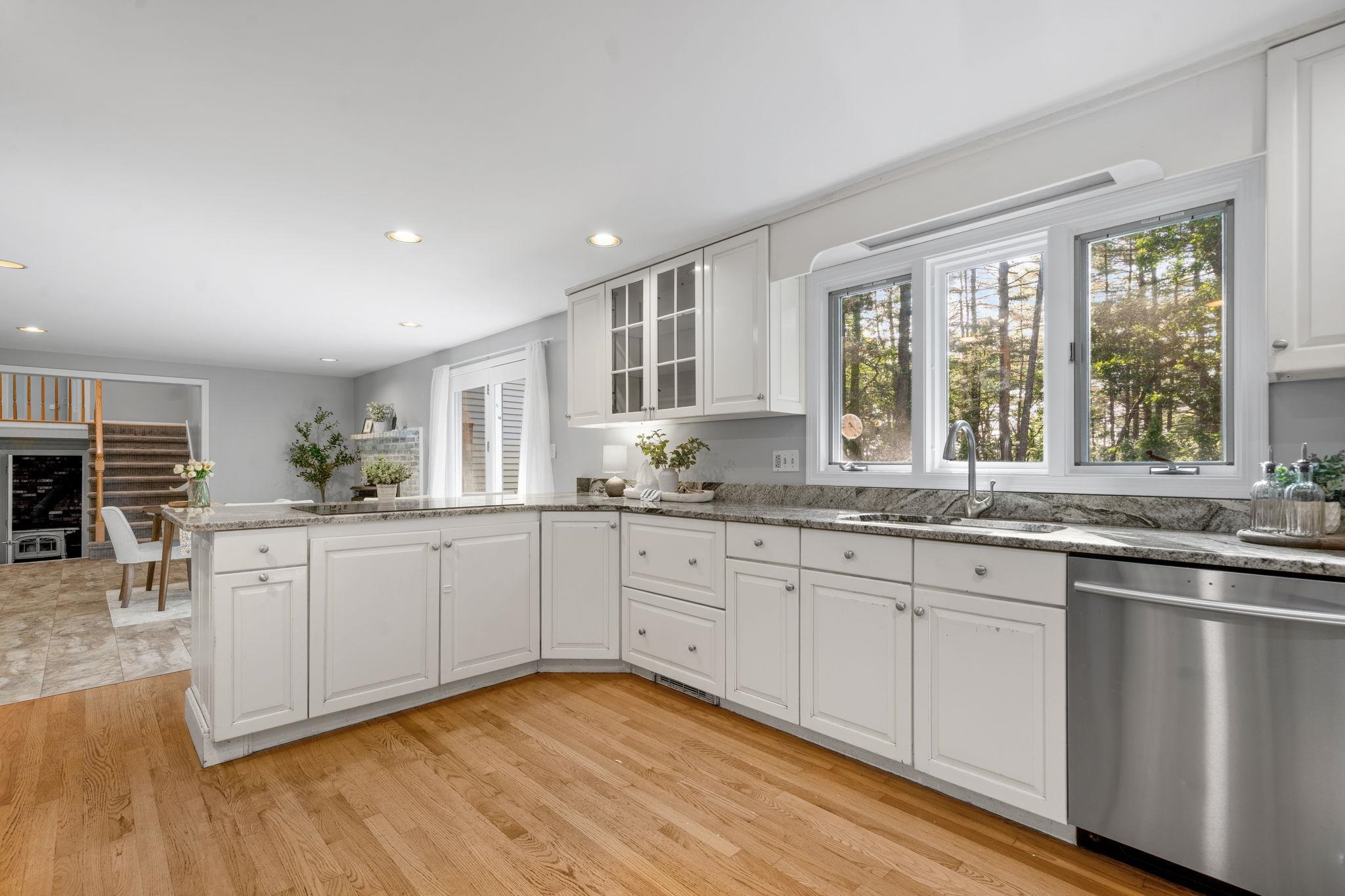 23 Mid. Dunstable Road Nashua, NH 03062 - Photo 10 of 48