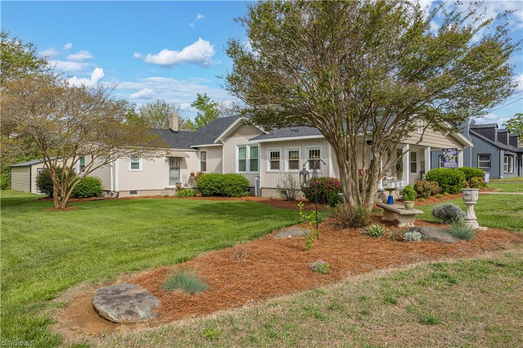 271 North Main Street Denton, NC 27239 - Photo 1 of 50 Manicured Yard
