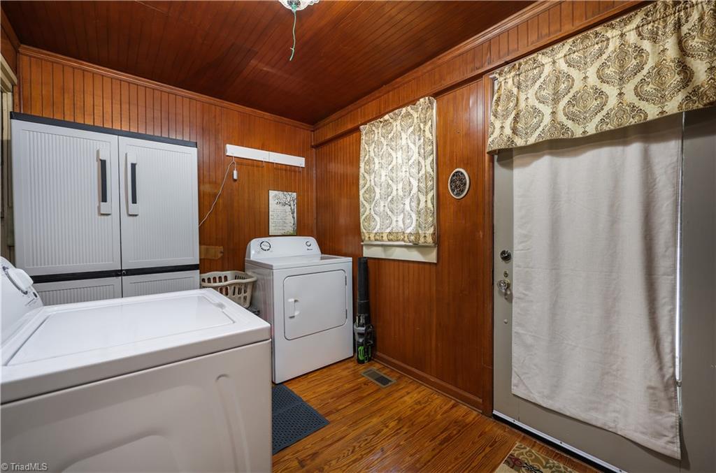 271 North Main Street Denton, NC 27239 - Photo 20 of 50 Laundry room with entrance to back deck.
