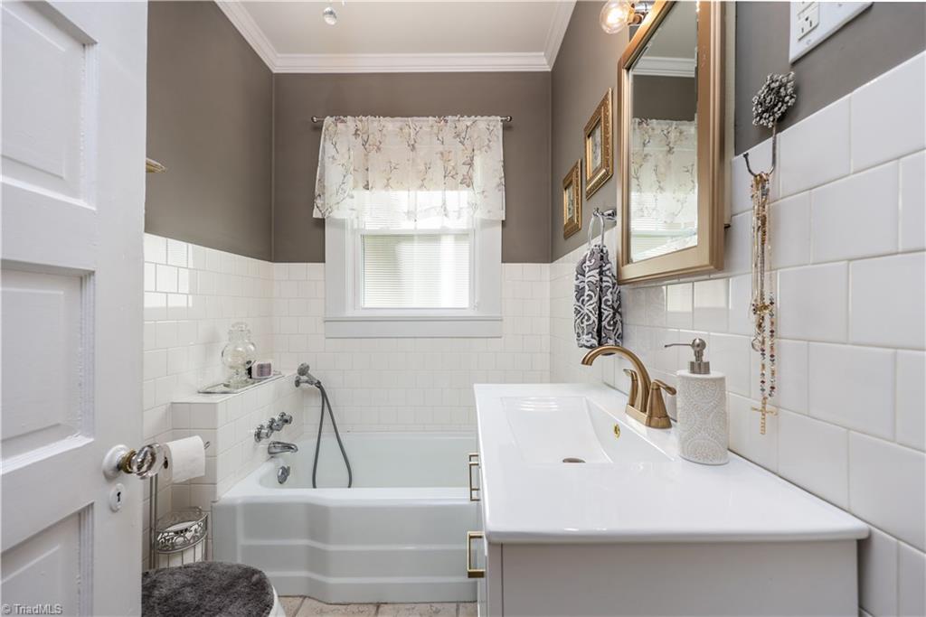 271 North Main Street Denton, NC 27239 - Photo 26 of 50 Bathroom