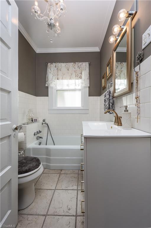 271 North Main Street Denton, NC 27239 - Photo 27 of 50 Bathroom with chandelierlier