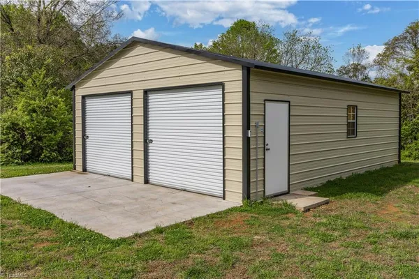 $399,900 | 271 North Main Street, Denton, NC 27239