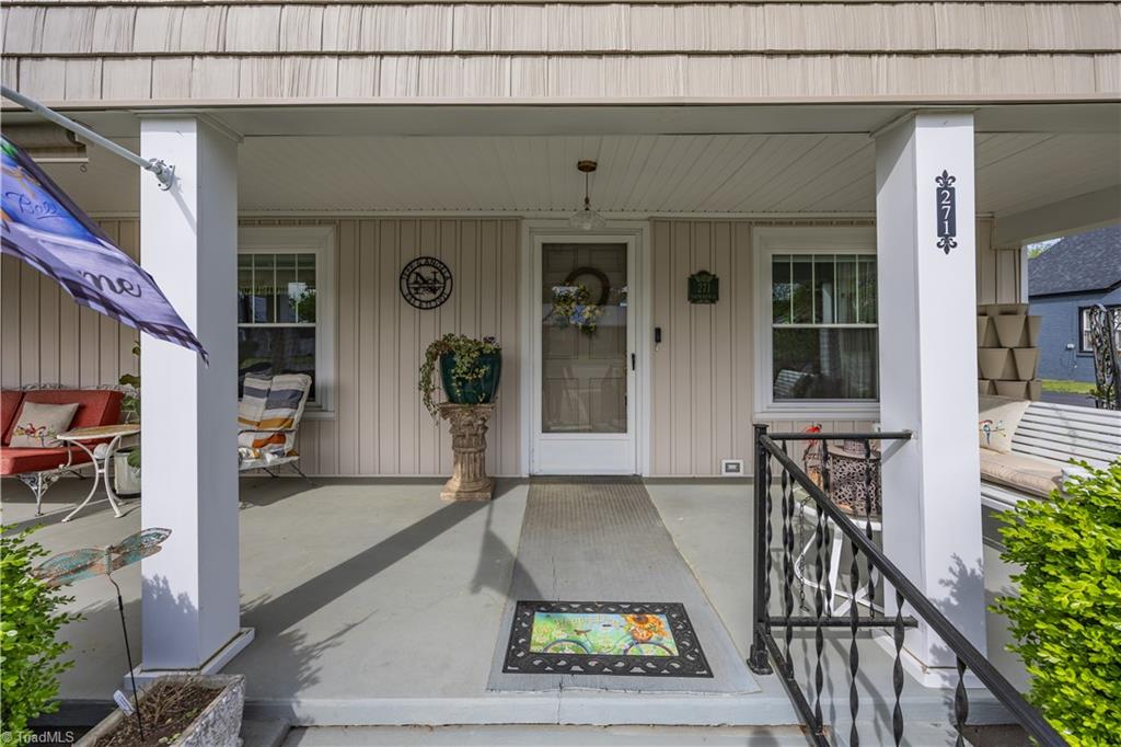 271 North Main Street Denton, NC 27239 - Photo 6 of 50 Large covered front porch