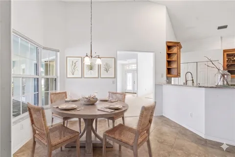 $575,000 | 445 45th Avenue, Vero Beach, FL 32968
