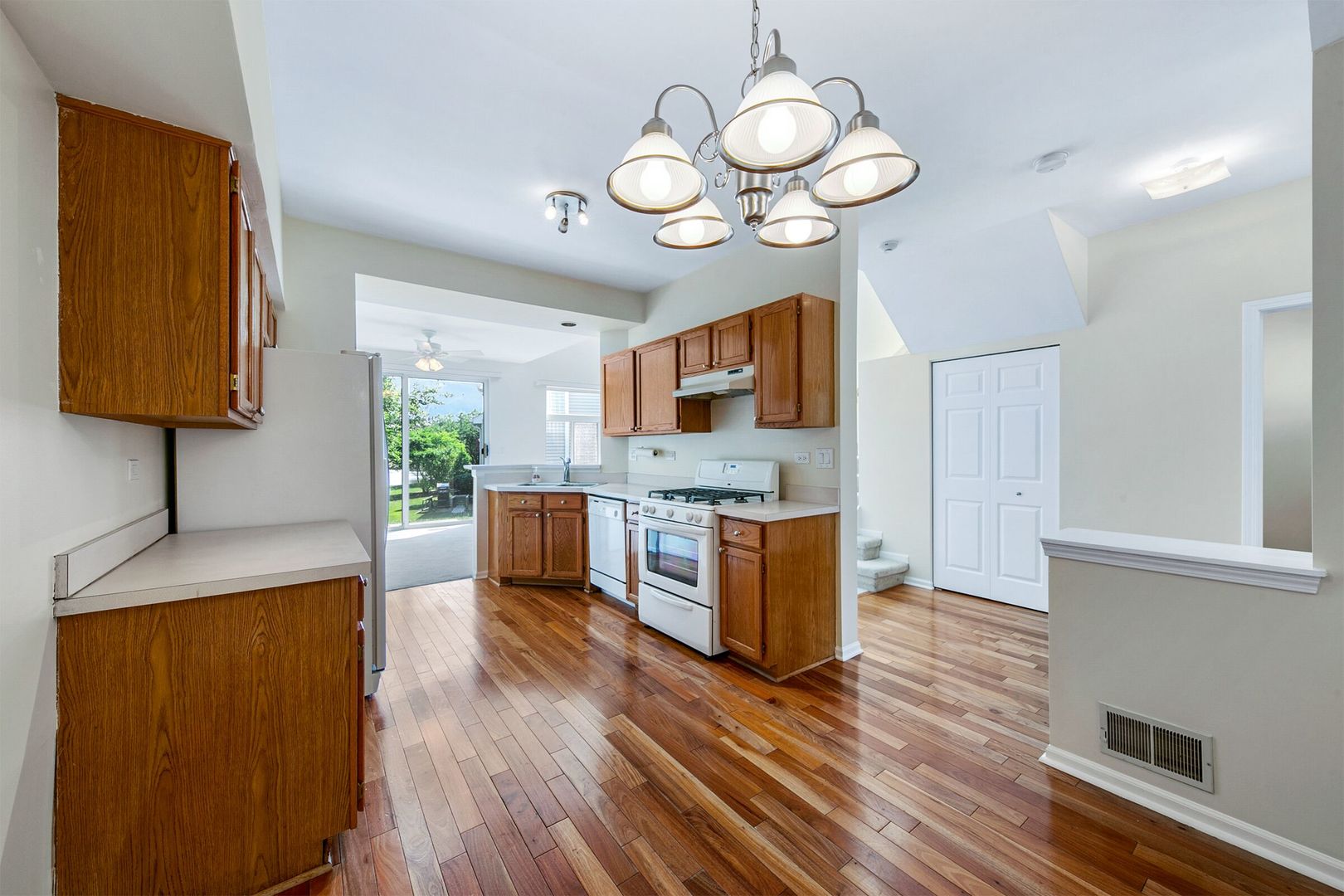 1074 Ripple Ridge Darien, IL 60561 - Photo 5 of 24
