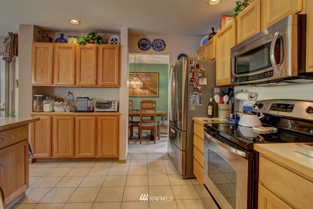 12208 Northeast 165th Place Bothell, WA 98011 - Photo 11 of 23 Gallery Image 11