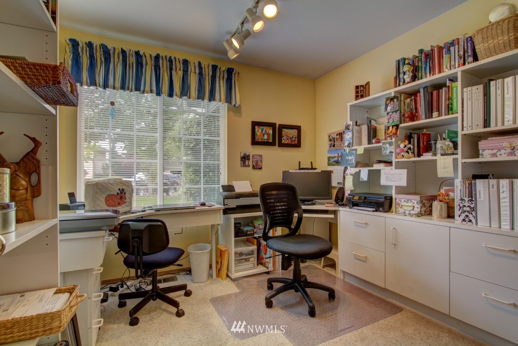12208 Northeast 165th Place Bothell, WA 98011 - Photo 18 of 23 Gallery Image 18